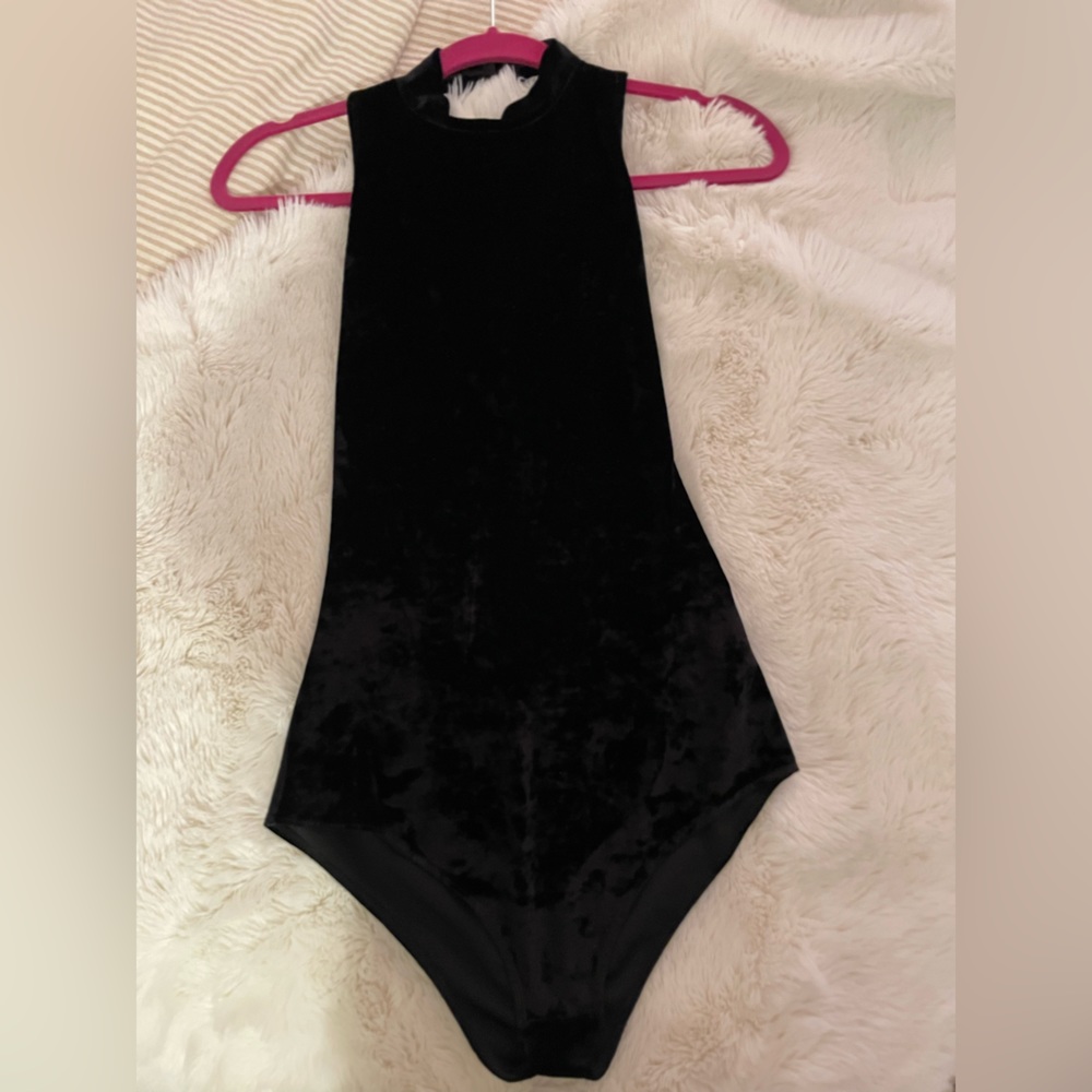 BB Dakota crushed velvet bodysuit with open back. Size small. Black.